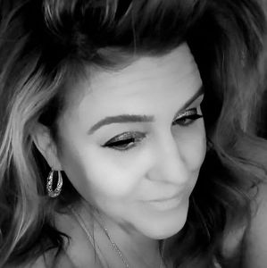 Meet your Posher, Elise